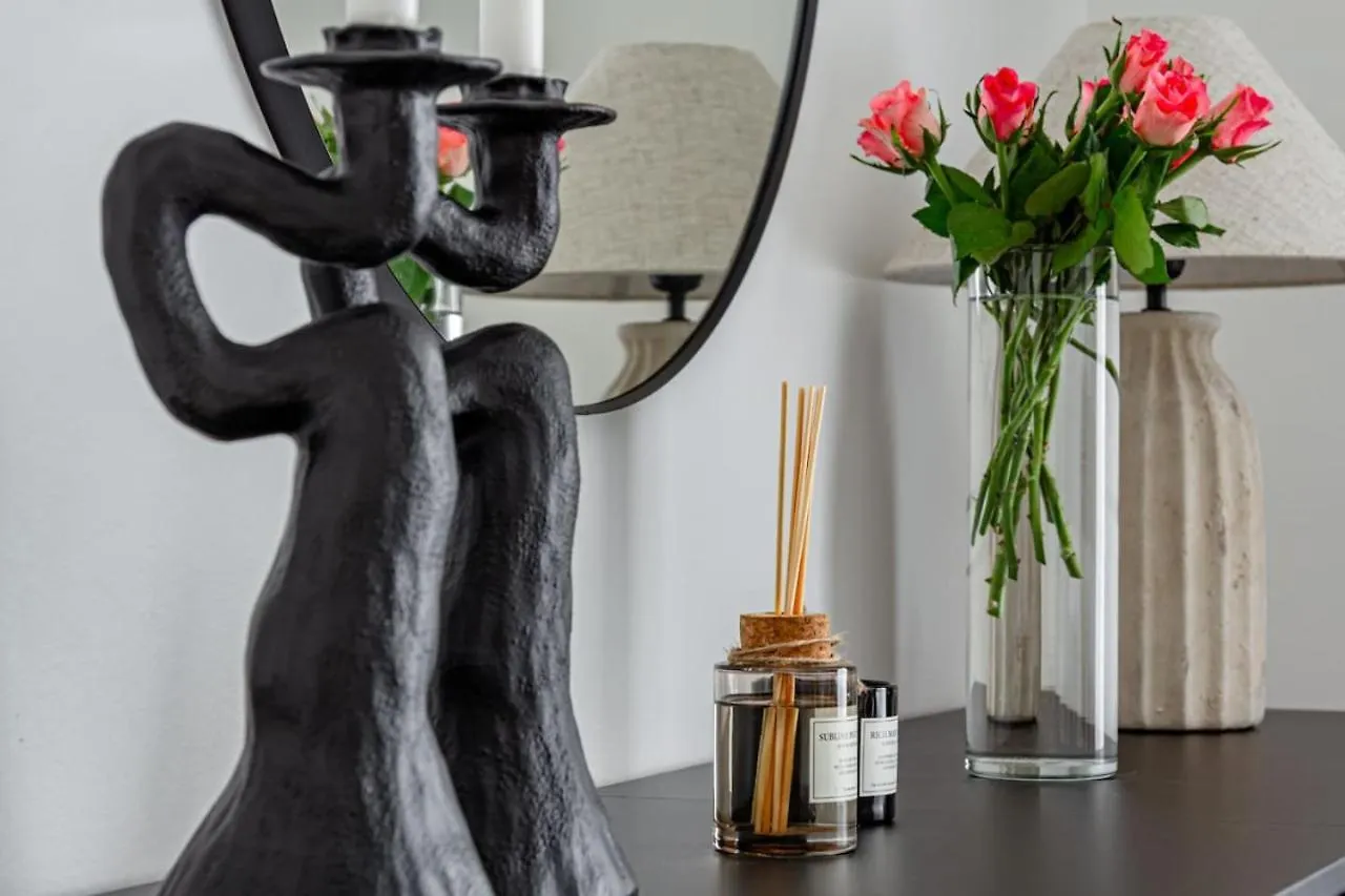 Affordable Stay In Creative Sofo - Construction Work Stockholm Apartment